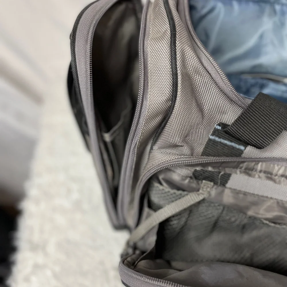 Eddie Bauer diaper bag with many pockets. Duffel.